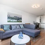 Mooi: Fantastisches Mit Seeblick Und Stil, Netflix Apartman *